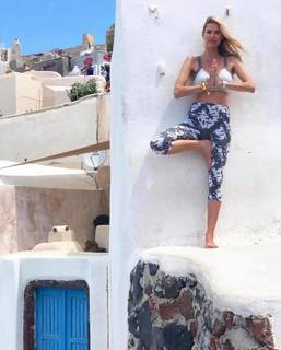 Kristen Taekman feet photo thumbnail