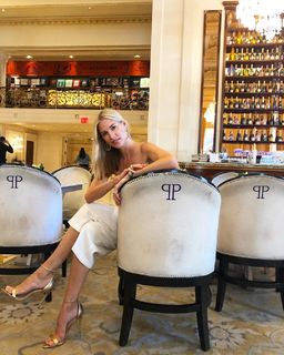 Kristen Taekman feet photo thumbnail