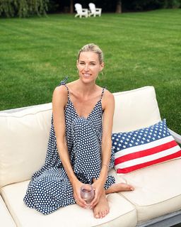 Kristen Taekman feet photo thumbnail