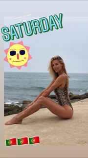 Kristen Taekman feet photo thumbnail