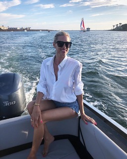 Kristen Taekman feet photo thumbnail