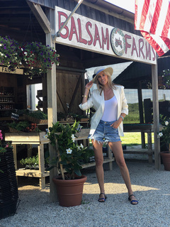 Kristen Taekman feet photo thumbnail