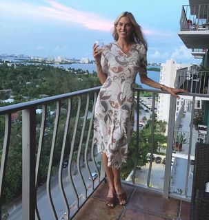 Kristen Taekman feet photo thumbnail