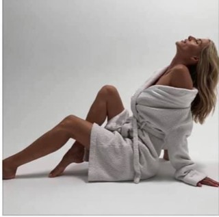 Kristen Taekman feet photo thumbnail