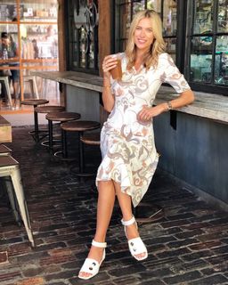 Kristen Taekman feet photo thumbnail