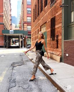 Kristen Taekman feet photo thumbnail