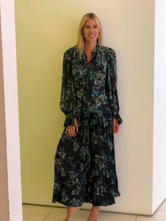 Kristen Taekman feet photo thumbnail