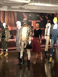 Kristen Taekman feet photo thumbnail