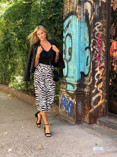 Kristen Taekman feet photo thumbnail