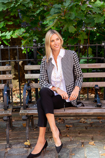 Kristen Taekman feet photo thumbnail