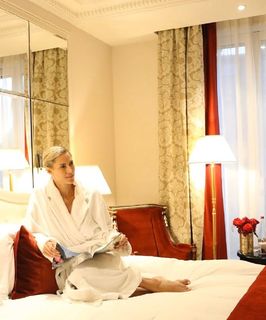 Kristen Taekman feet photo thumbnail