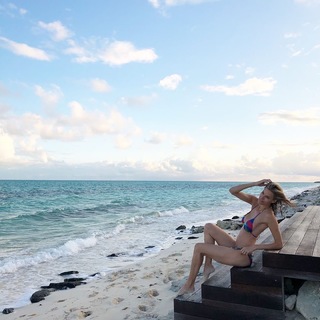 Kristen Taekman feet photo thumbnail