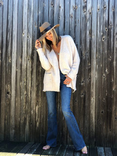 Kristen Taekman feet photo thumbnail