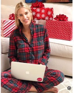 Kristen Taekman feet photo thumbnail