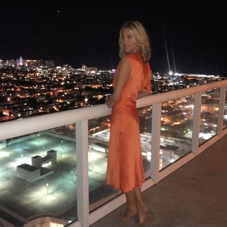 Kristen Taekman feet photo thumbnail