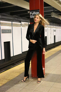 Kristen Taekman feet photo thumbnail