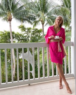 Kristen Taekman feet photo thumbnail