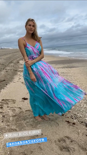 Kristen Taekman feet photo thumbnail