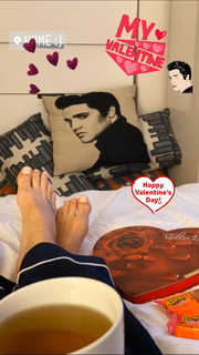 Kristen Taekman feet photo thumbnail