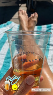 Kristen Taekman feet photo thumbnail