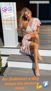 Kristen Taekman feet photo thumbnail