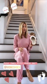 Kristen Taekman feet photo thumbnail