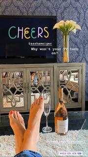 Kristen Taekman feet photo thumbnail