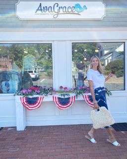 Kristen Taekman feet photo thumbnail