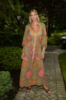 Kristen Taekman feet photo thumbnail