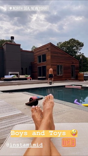 Kristen Taekman feet photo thumbnail