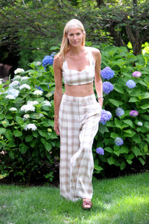 Kristen Taekman feet photo thumbnail