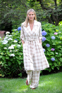 Kristen Taekman feet photo thumbnail