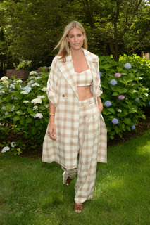 Kristen Taekman feet photo thumbnail