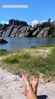 Kristen Taekman feet photo thumbnail