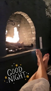 Kristen Taekman feet photo thumbnail