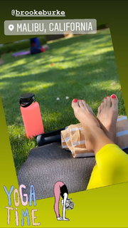 Kristen Taekman feet photo thumbnail