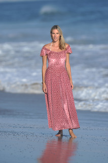 Kristen Taekman feet photo thumbnail