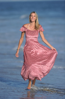 Kristen Taekman feet photo thumbnail