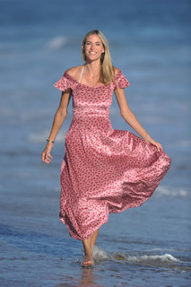 Kristen Taekman feet photo thumbnail