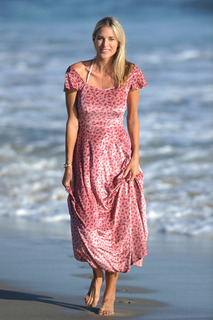 Kristen Taekman feet photo thumbnail