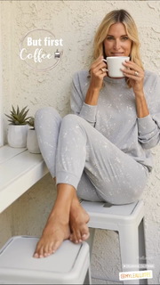 Kristen Taekman feet photo thumbnail