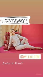 Kristen Taekman feet photo thumbnail