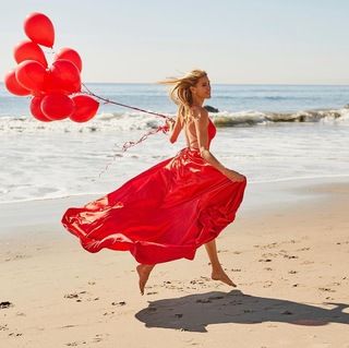 Kristen Taekman feet photo thumbnail