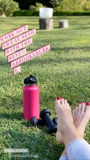 Kristen Taekman feet photo thumbnail