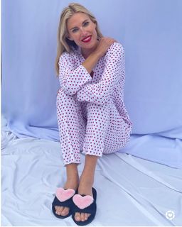 Kristen Taekman feet photo thumbnail