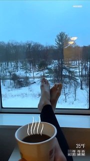 Kristen Taekman feet photo thumbnail