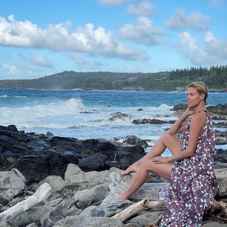 Kristen Taekman feet photo thumbnail