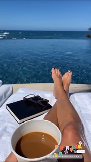 Kristen Taekman feet photo thumbnail