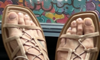 Kristen Taekman feet photo thumbnail