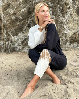 Kristen Taekman feet photo thumbnail